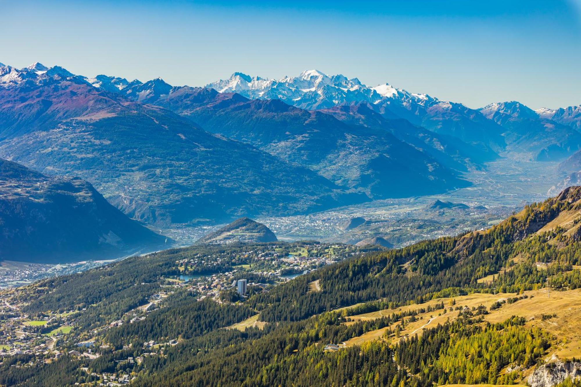 Crans Montana Suites Exterior photo